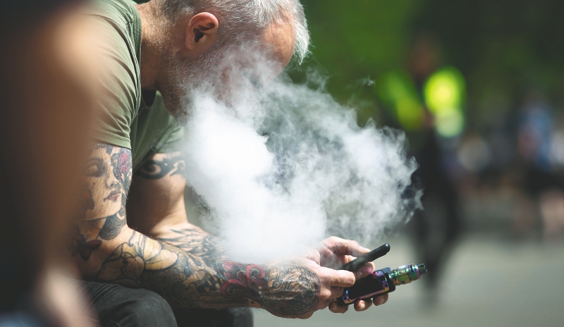 ABC para entender la ley que ahora regula los cigarrillos electrónicos en Colombia