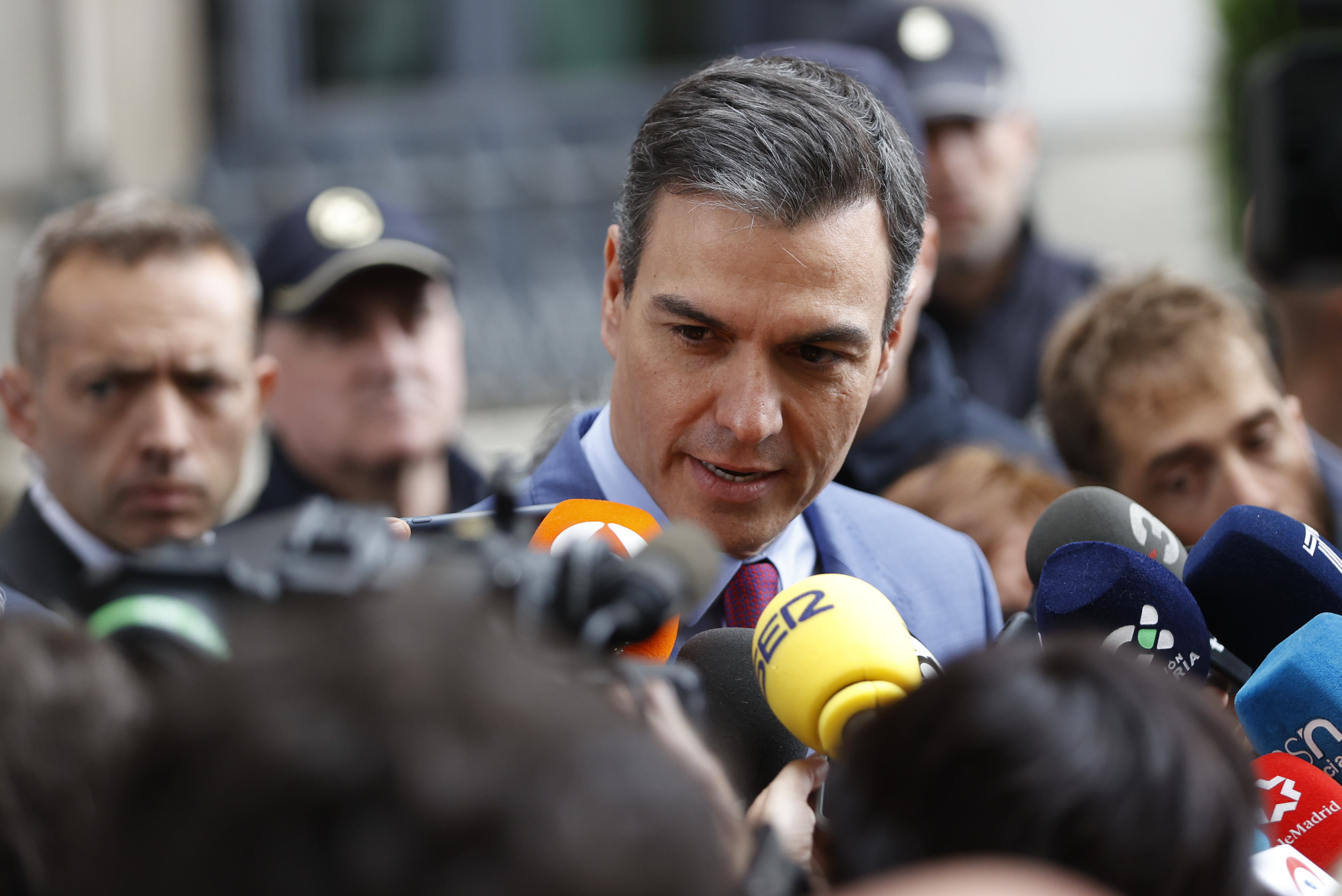 Pedro Sánchez y la ministra de Defensa fueron espiados por Pegasus, según Madrid