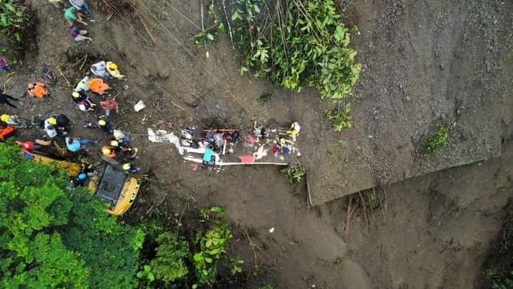 Derrumbe en Risaralda sepultó un bus con 25 pasajeros