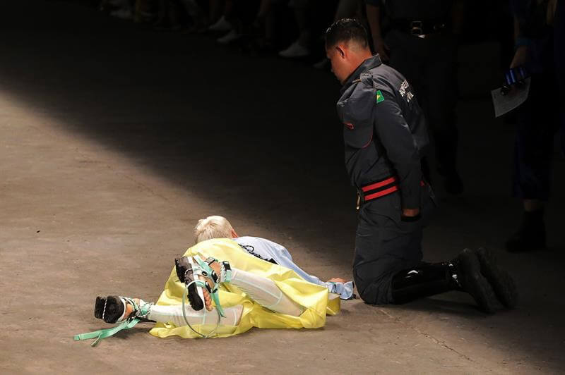 Modelo muere tras desmayarse en desfile de la Semana de la Moda en Sao Paulo