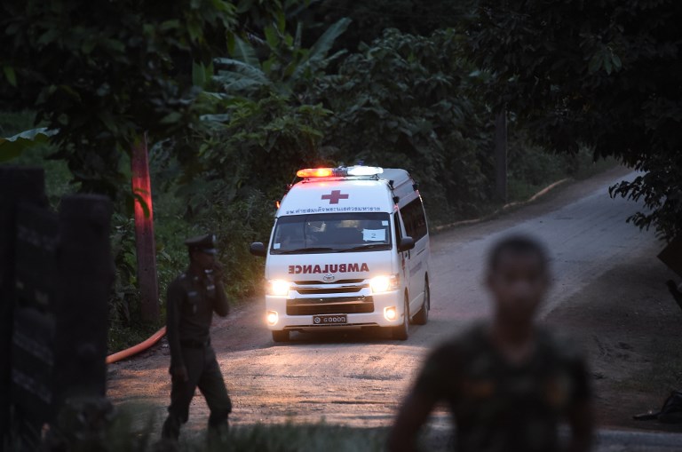 Tailandia: Cinco jóvenes permanecen en la cueva y serán evacuados el martes