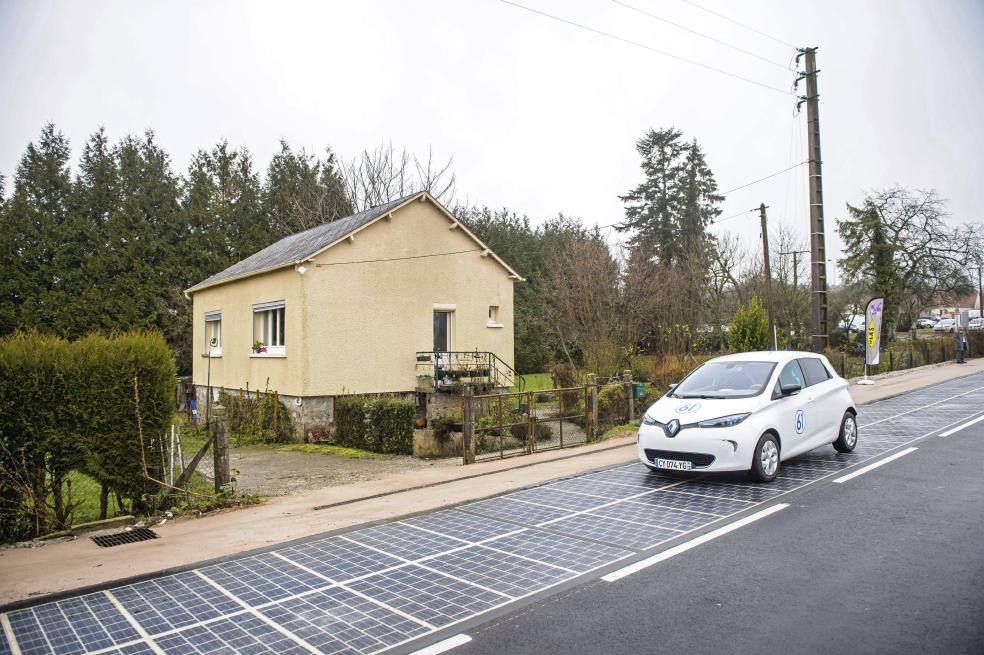 Francia inaugura primera carretera solar del mundo