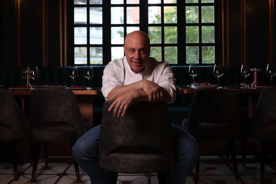Jorge Rausch aparece vestido de falda: “Va a ser tu nuevo atuendo en ‘MasterChef’”