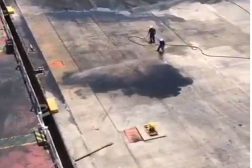 Investigan presunto vertimiento de residuos de carbón en la Bahía de Cartagena