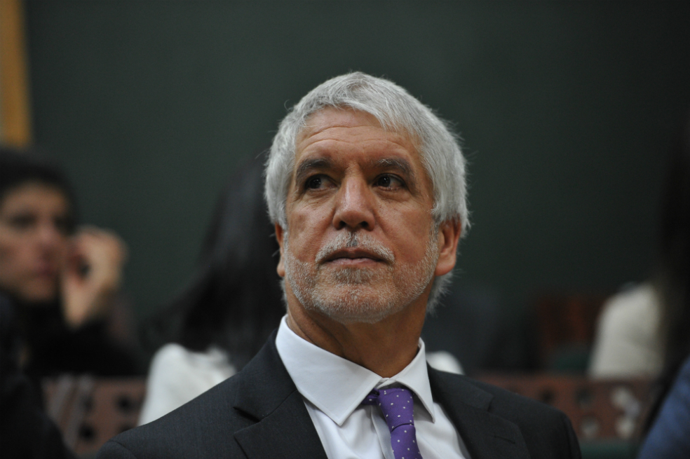 Fiscalía archivó investigación contra Peñalosa por títulos universitarios