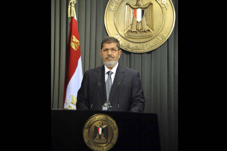 Bloguero egipcio denuncia a Mursi por tocarse los genitales en público