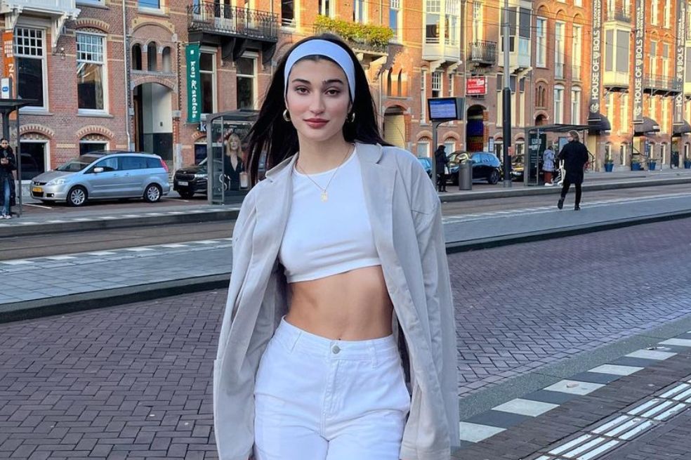 El puertorriqueño Bad Bunny encendió las alarmas de un nuevo romance al asistir a un evento deportivo en compañía de la modelo.