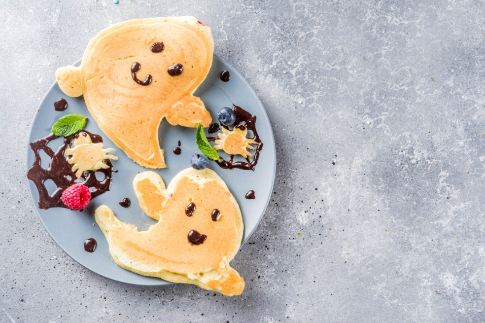 Receta de pancakes sin azúcar en forma de fantasma para Halloween, ¡te encantarán!