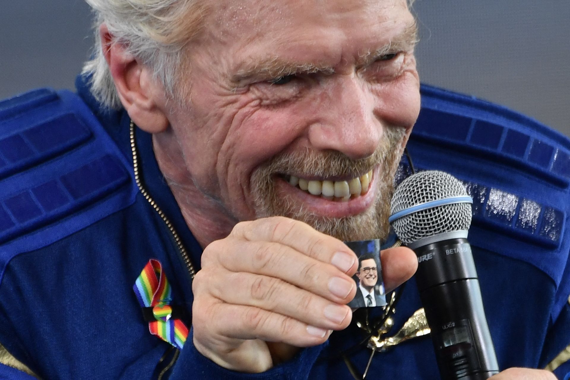 El millonario Richard Branson logra viajar al espacio en una nave de su propiedad