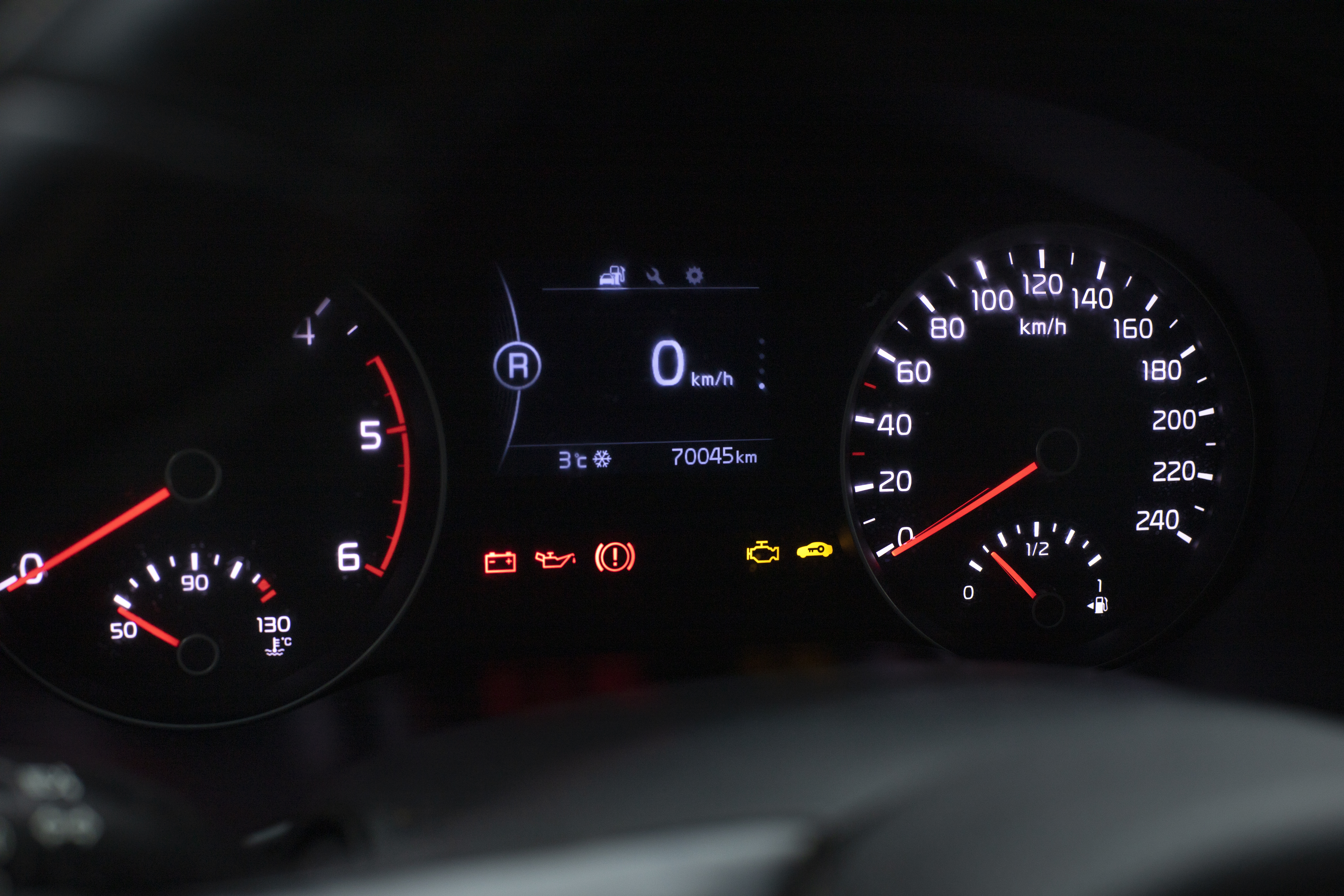 ¿Qué significan los testigos del tablero del carro y qué hacer cuando se encienden?