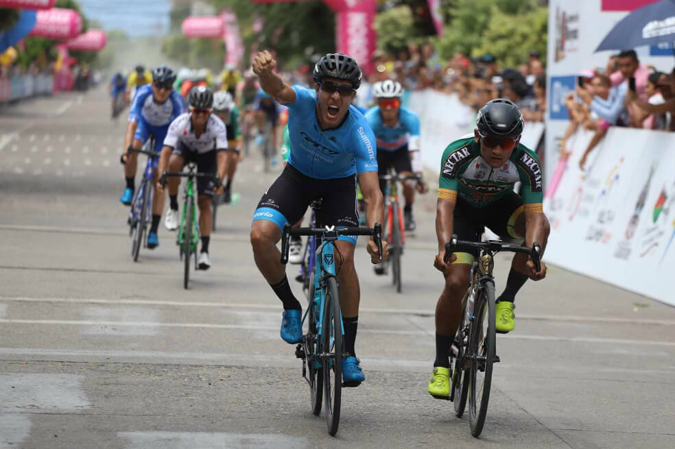 Carlos Alzate, en la meta de la quinta etapa de la Vuelta a Colombia. / Fedeciclismo