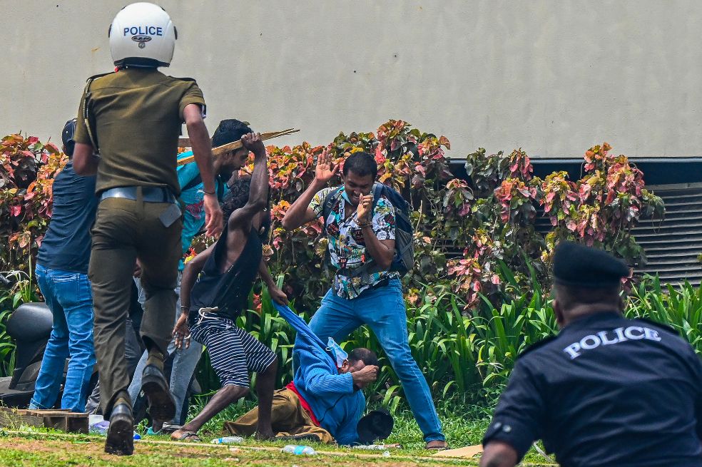 La crisis en Sri Lanka se profundiza con la renuncia de su primer ministro