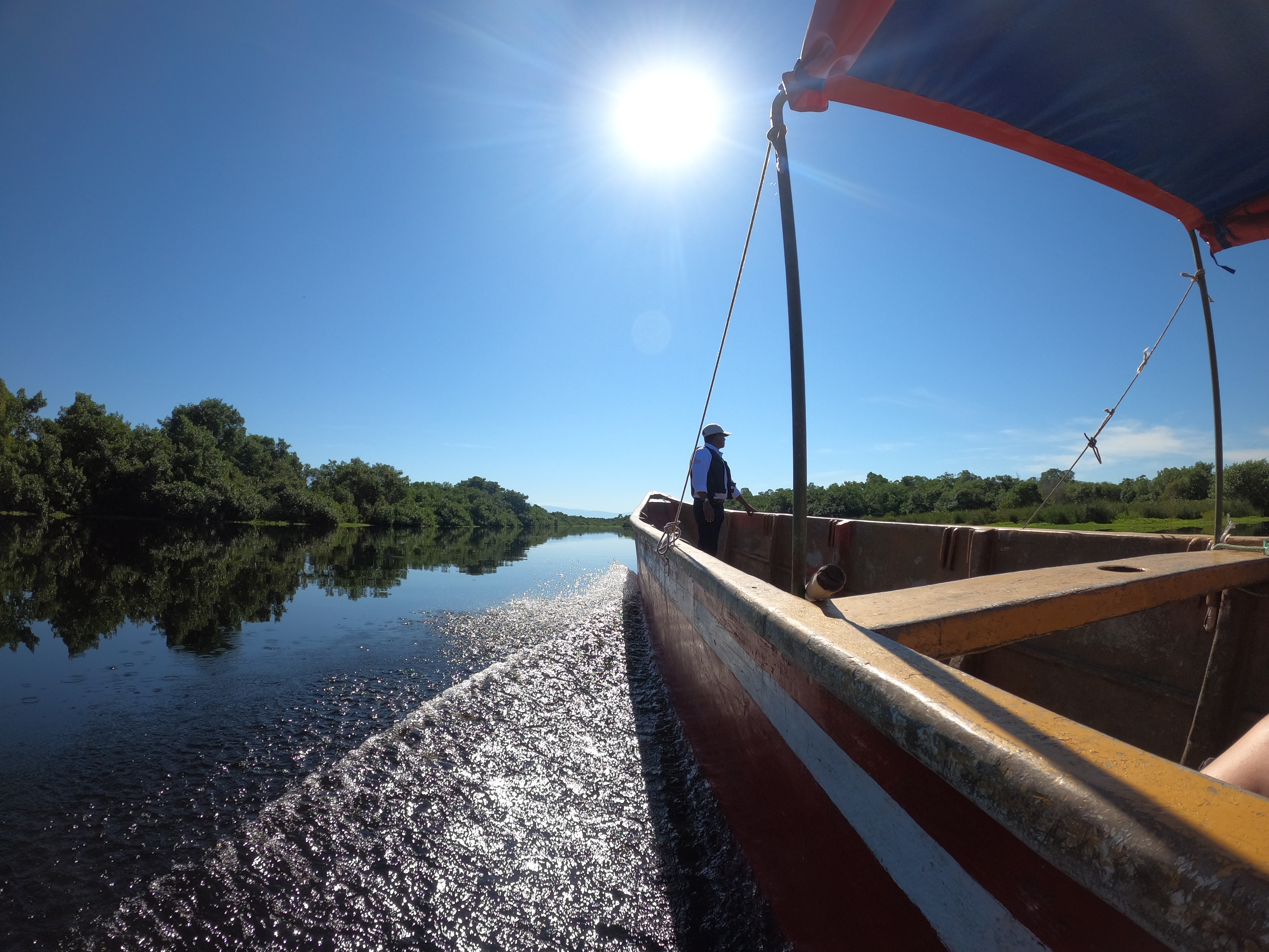 El Tour de las Tres Aguas: un recorrido por termales, mar y río, y el Tour Ciénaga Grande Natural, con un paisaje digno del realismo mágico, donde se puede hacer avistamiento de fauna, relajarse con el sonido de la naturaleza y respirar el aire puro de la Sierra son alternativas en la zona.