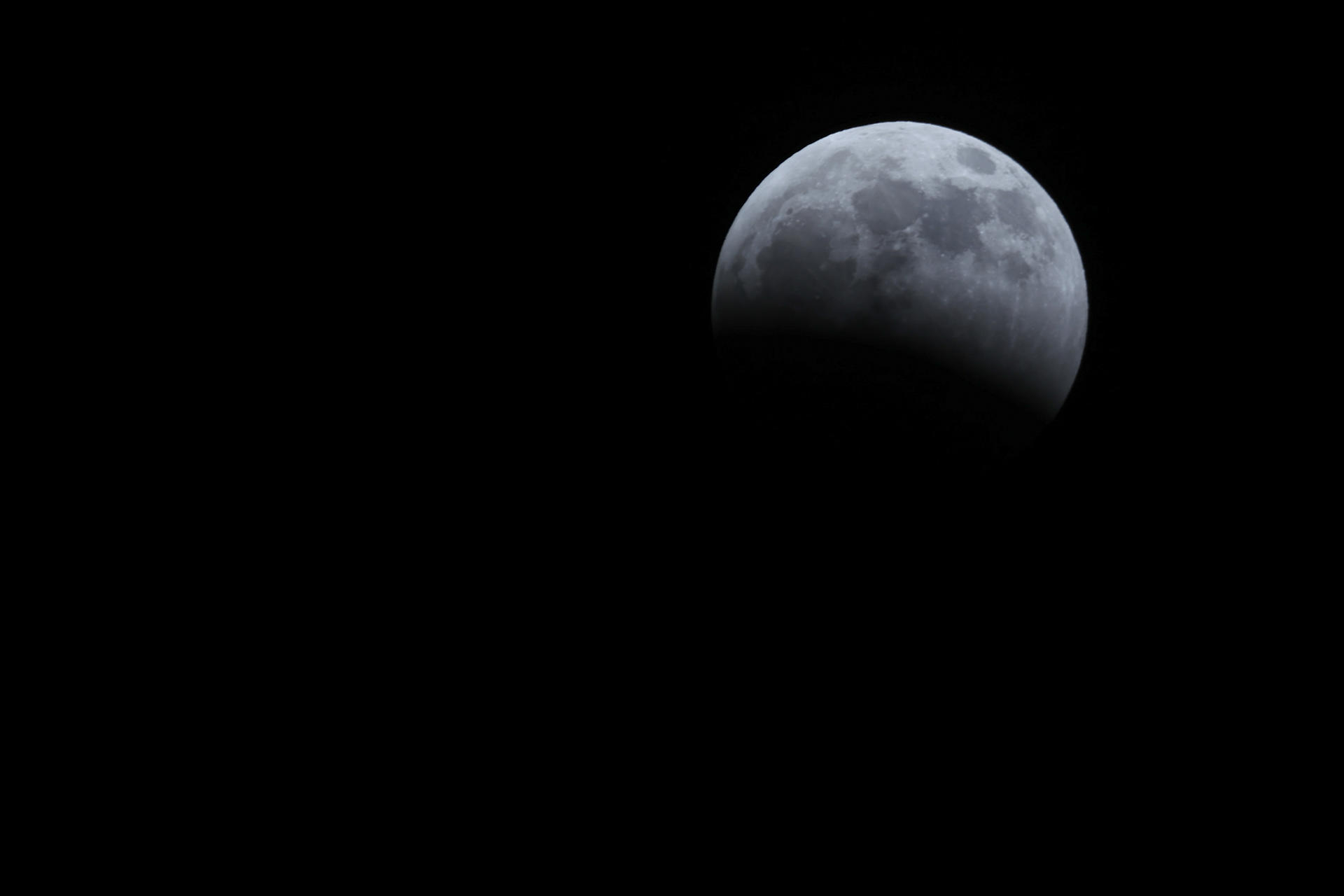Así se vio este fenómeno astronómico, uno de los eclipses lunares parciales más profundos observables desde la Tierra hasta el 2028, desde la Ciudad de Guatemala.