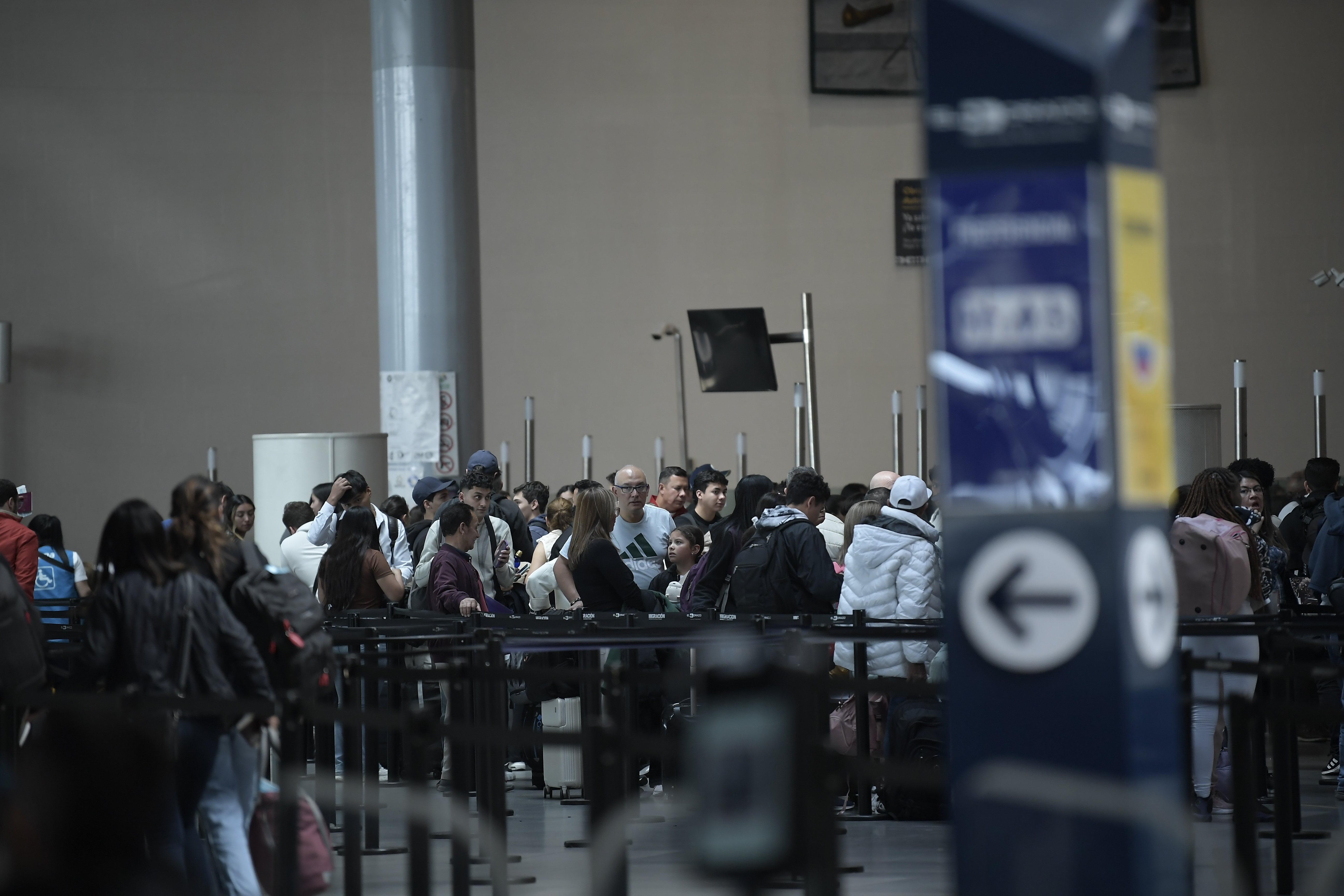 Huelga o ‘plan tortuga’ de los trabajadores de Migración Colombia, por falta de acuerdos laborales realizada en el Aeropuerto El Dorado.