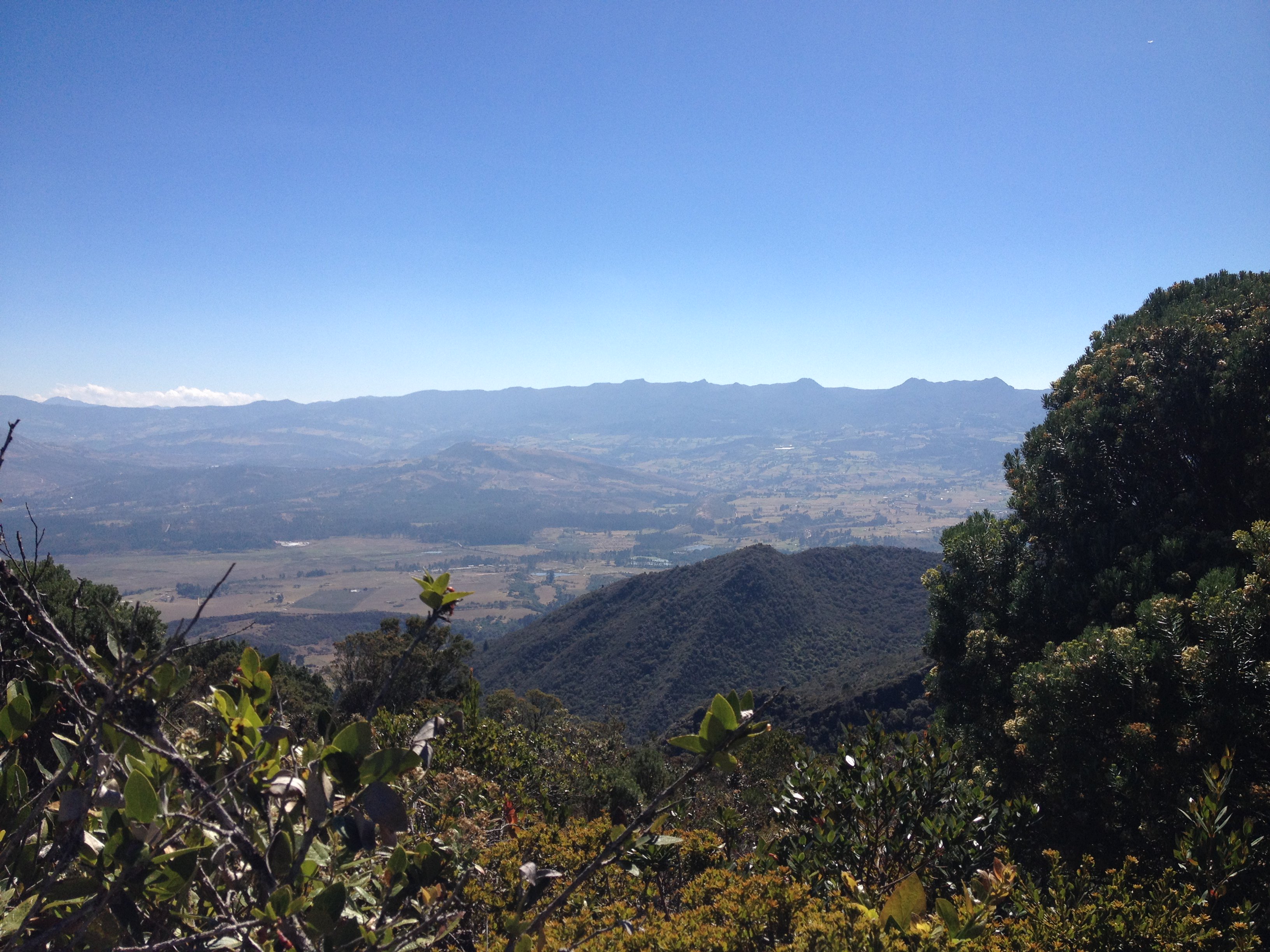 Parque del Pionono: está ubicado en el municipio de Sopó.  A 39 kilómetros de Bogotá. Cuenta con actividades ecológica, parapente y un mirador.