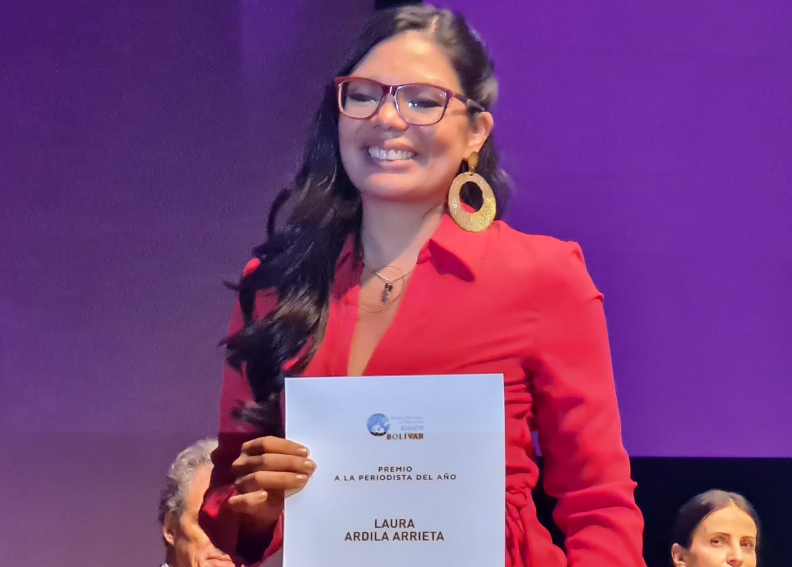 Laura Ardila, columnista de El Espectador, fue elegida periodista del año en los premios Simón Bolívar.