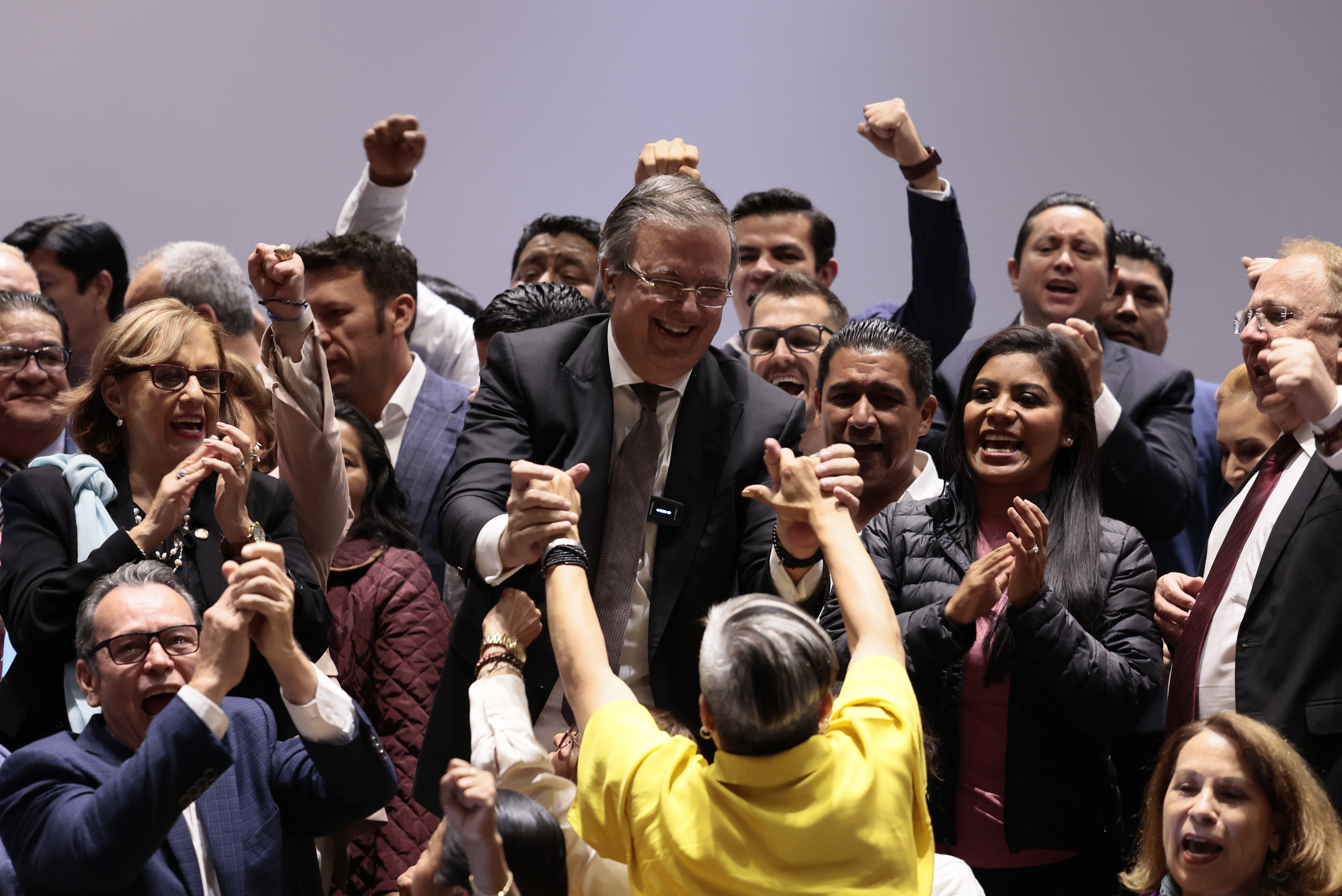El canciller de México, Marcelo Ebrard, renuncia para buscar la presidencia