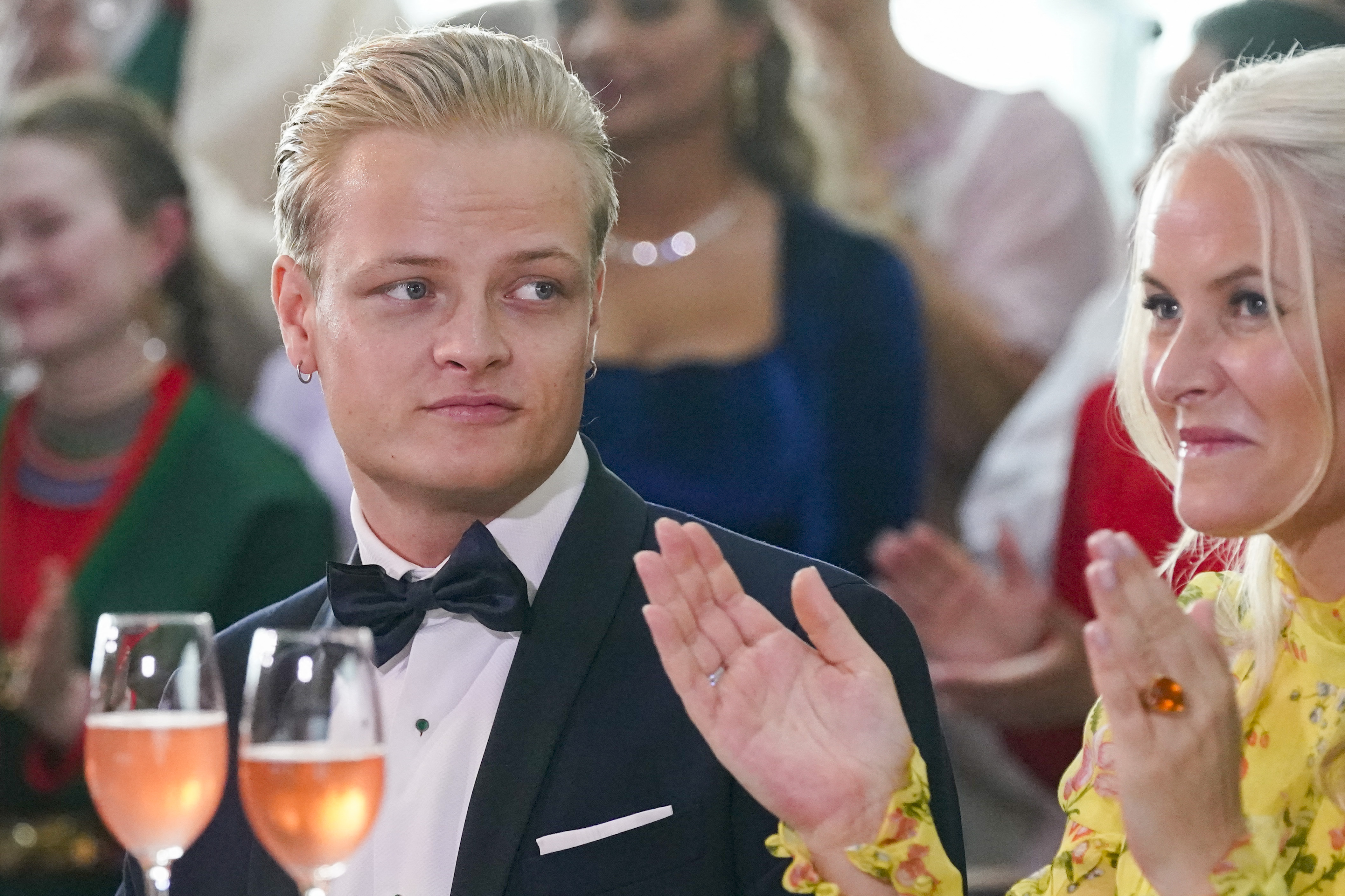 Piden 7 años de cárcel para hijo de la princesa Mette-Marit por violación