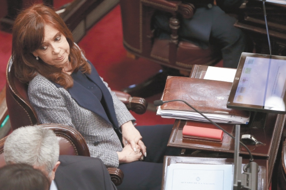 Juez ordena prisión preventiva a expresidenta Cristina Fernández de Kirchner