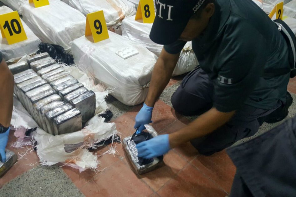 Incautan más de media tonelada de coca en aguas cerca de La Guajira
