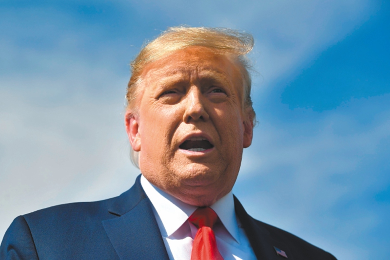 Donald Trump pasó mucho tiempo burlándose de las minorías, de las mujeres, de los discapacitados e incluso de los veteranos de guerra. Pero hay un grupo con el que nunca se metió: el hombre blanco de clase obrera. 
