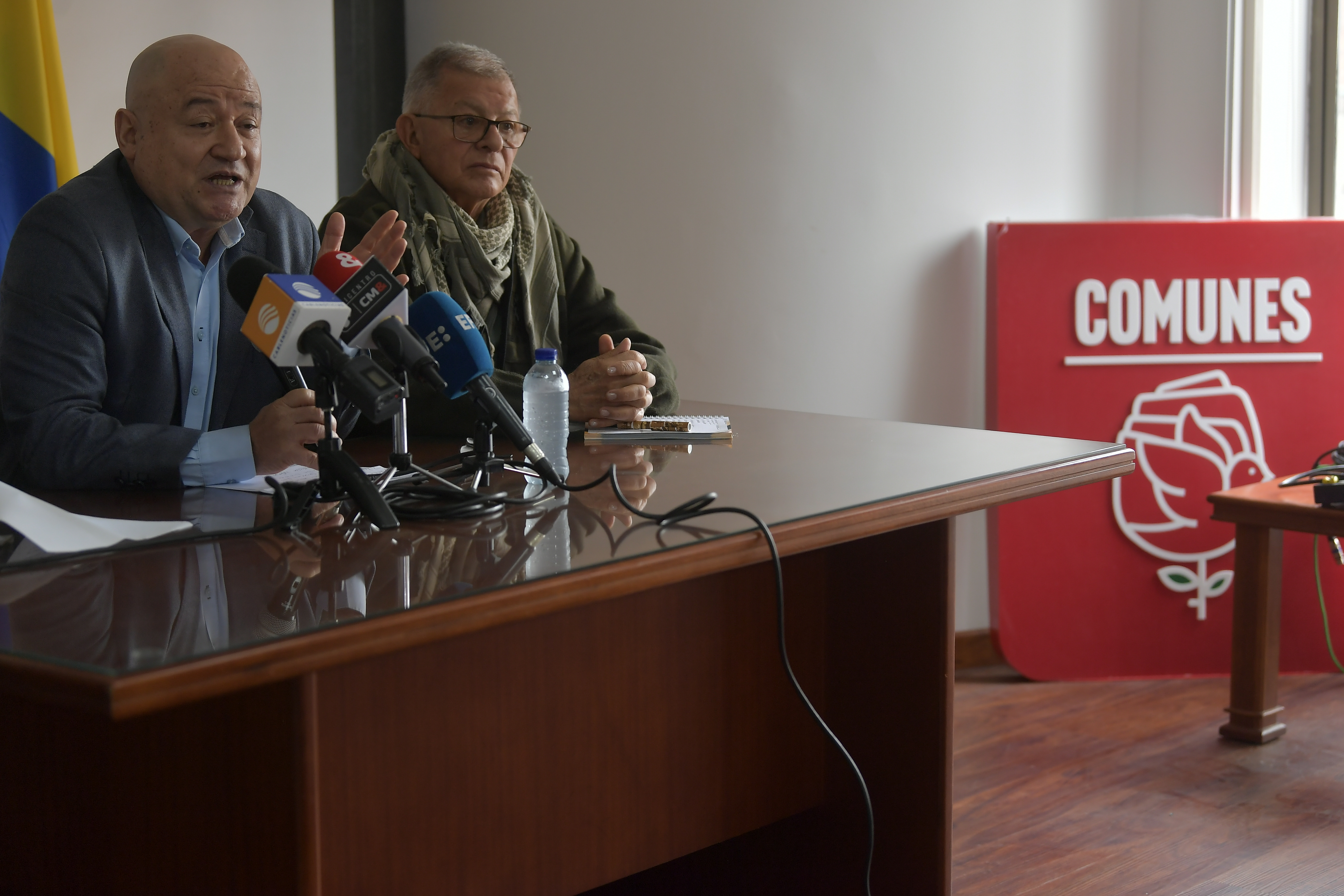 Los senadores de este partido político Pablo Catatumbo; Carlos Antonio Lozada y Rodrigo Granda Escobar, exintegrantes del secretariado de las FARC en rueda de prensa (izq-der).