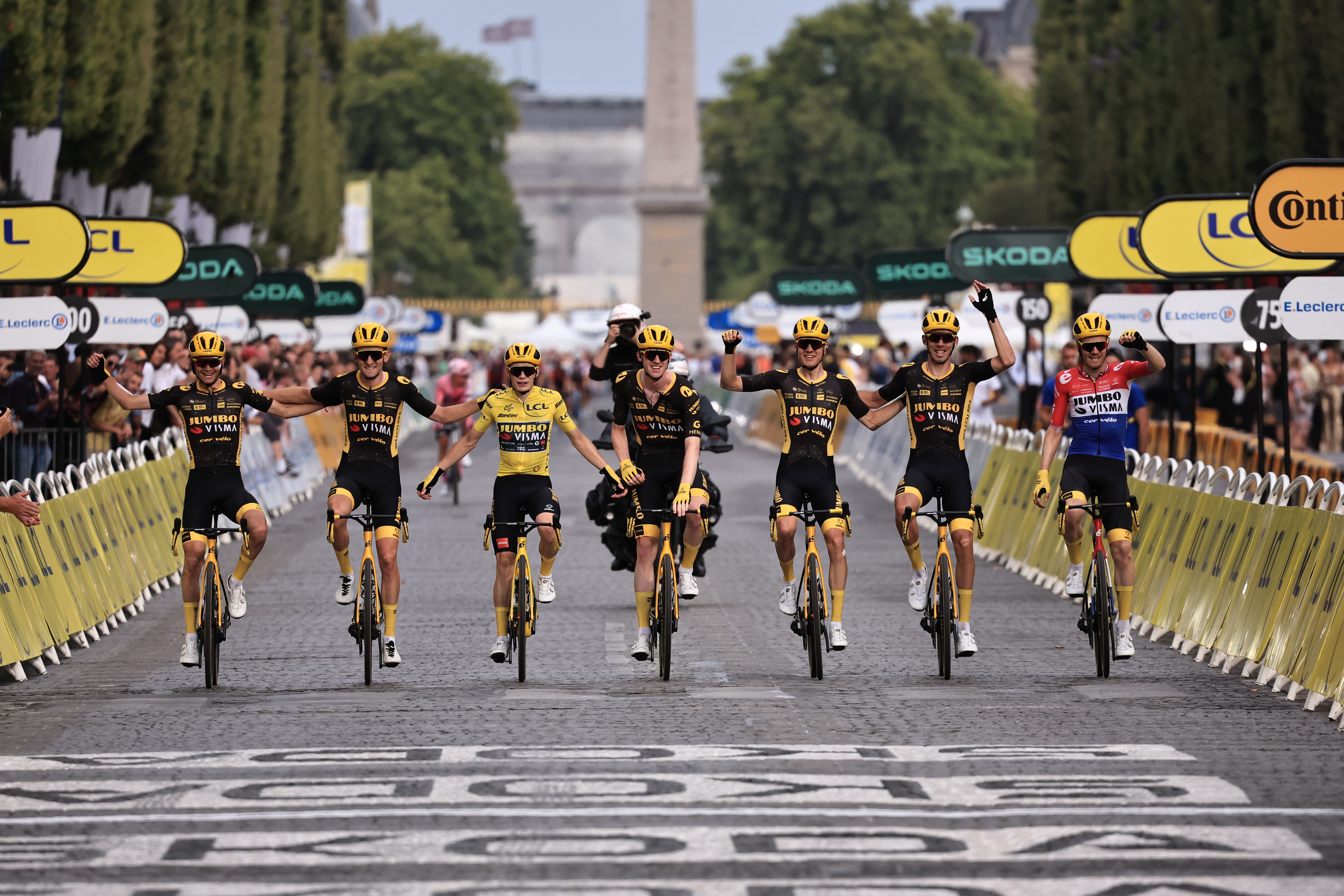 En imágenes: las postales que dejó la última etapa del Tour de Francia