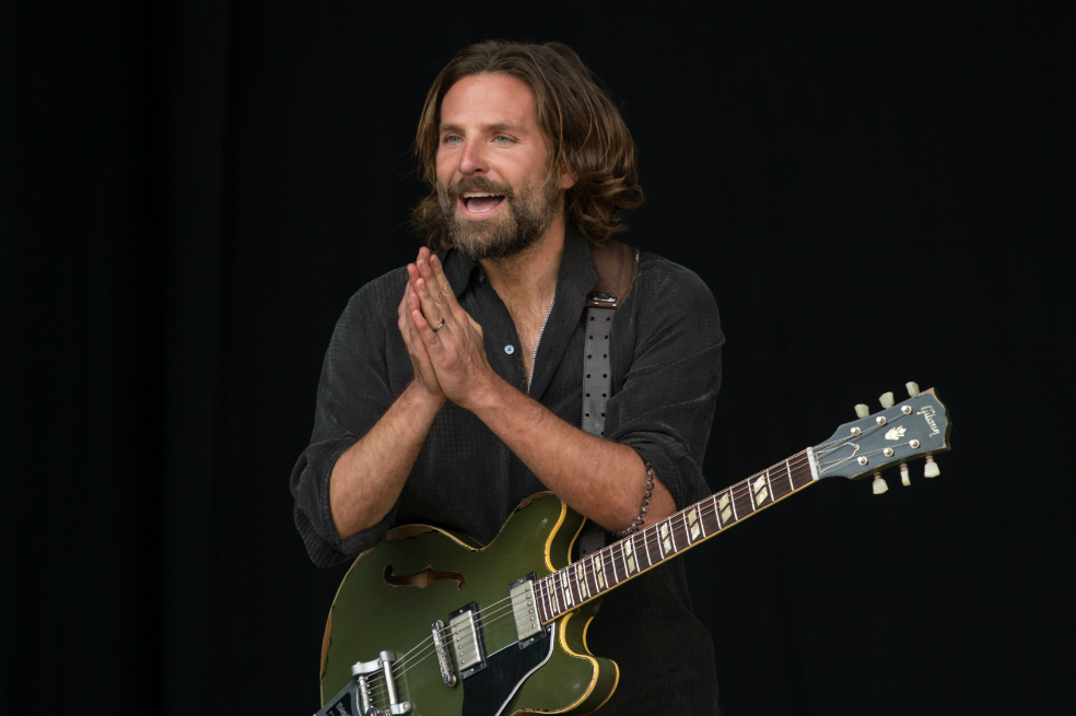Así sorprendió Bradley Cooper a los asistentes del Glastonbury