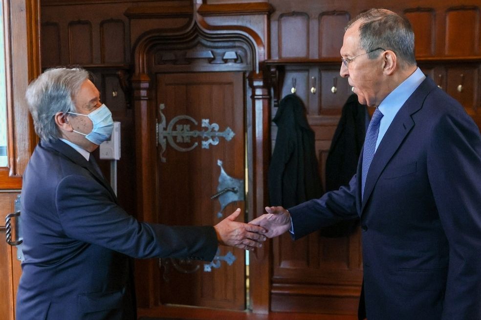 Secretario general de la ONU recibe críticas por ir a Rusia antes que a Ucrania