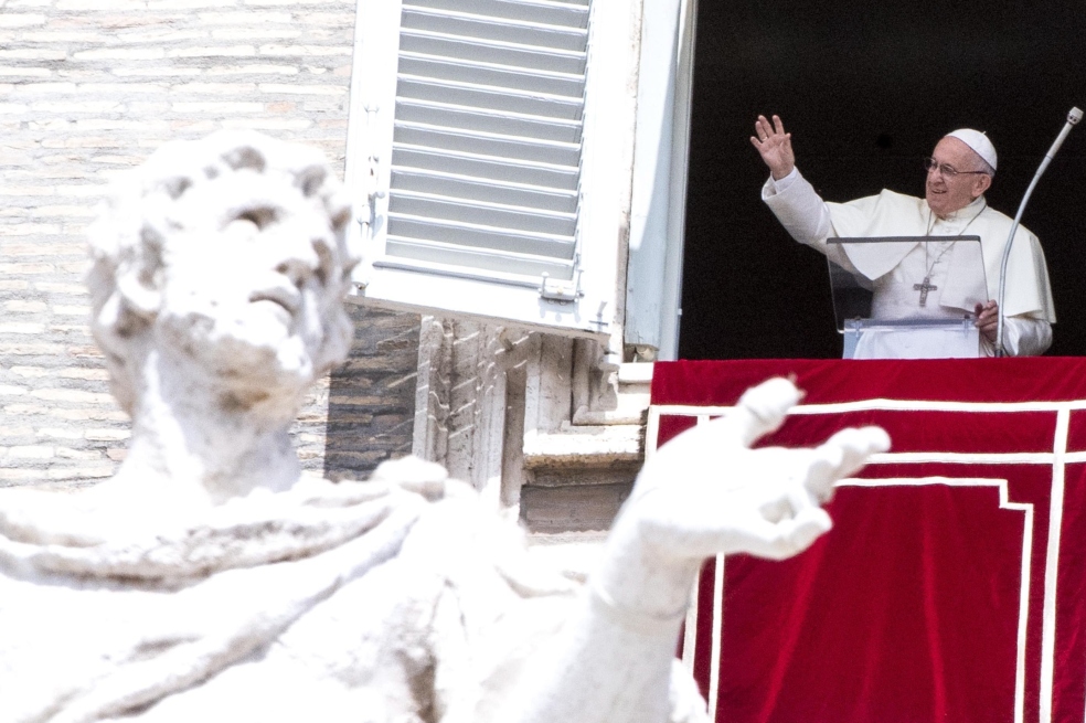 El Vaticano siente «vergüenza» tras el caso de curas pederastas en EE. UU.