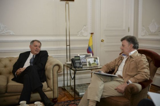 Procurador deje de meterse en proceso de paz que eso es responsabilidad mía: Santos