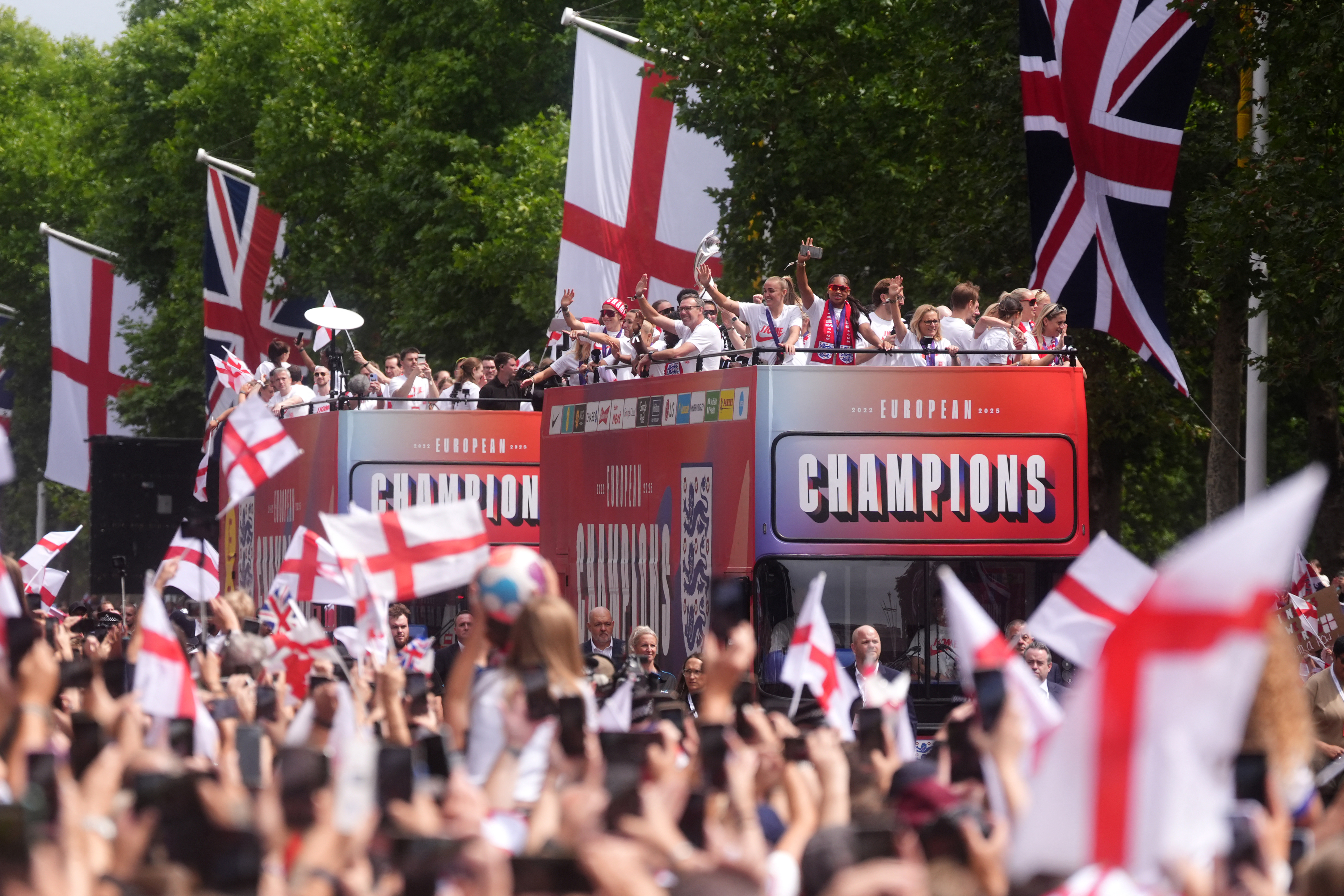 Celebración masiva en Inglaterra por el título de la Eurocopa Femenina