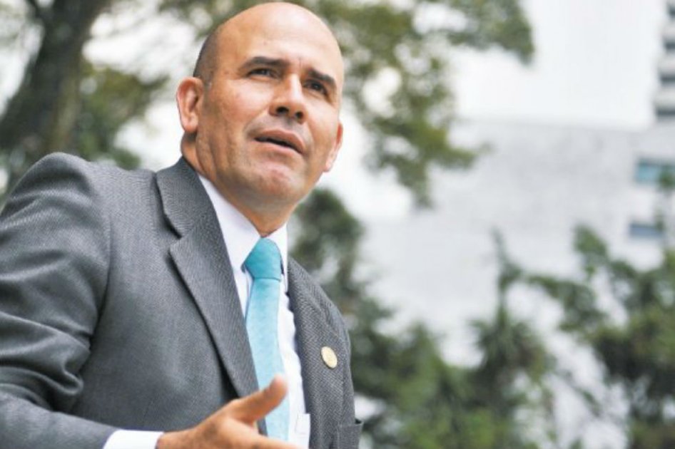 “Lo denuncié por acoso laboral y peculado”