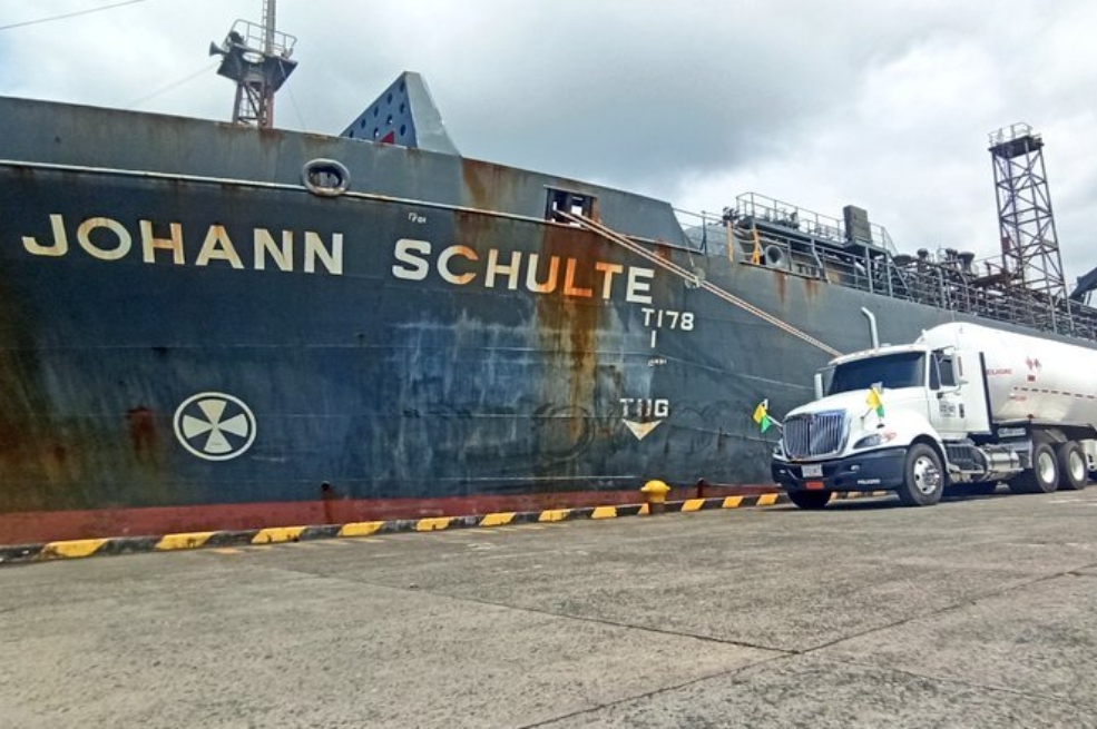 Barco estadounidense llegó a Tumaco para abastecer a Nariño de combustible