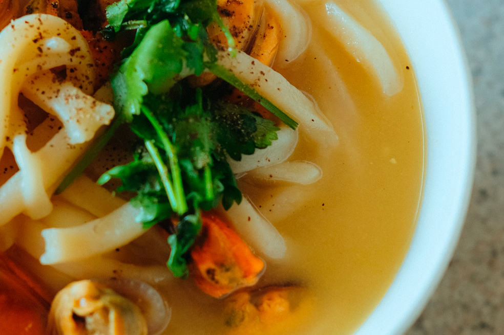 Sopa de fideos con verdura en cinco sencillos pasos