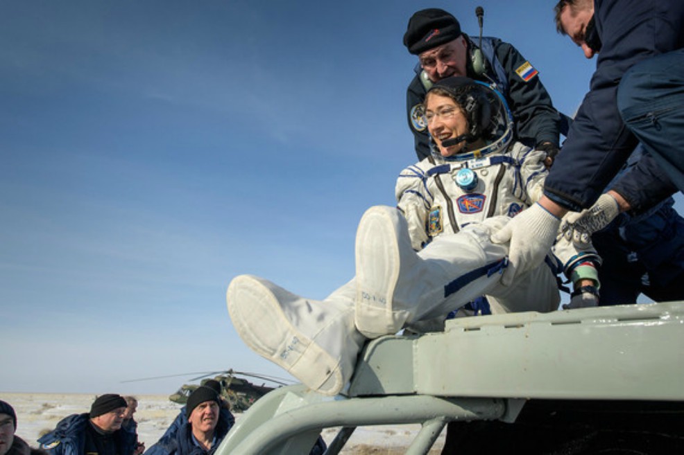 Regresa a la Tierra la astronauta que más tiempo ha pasado en el espacio: 328 días