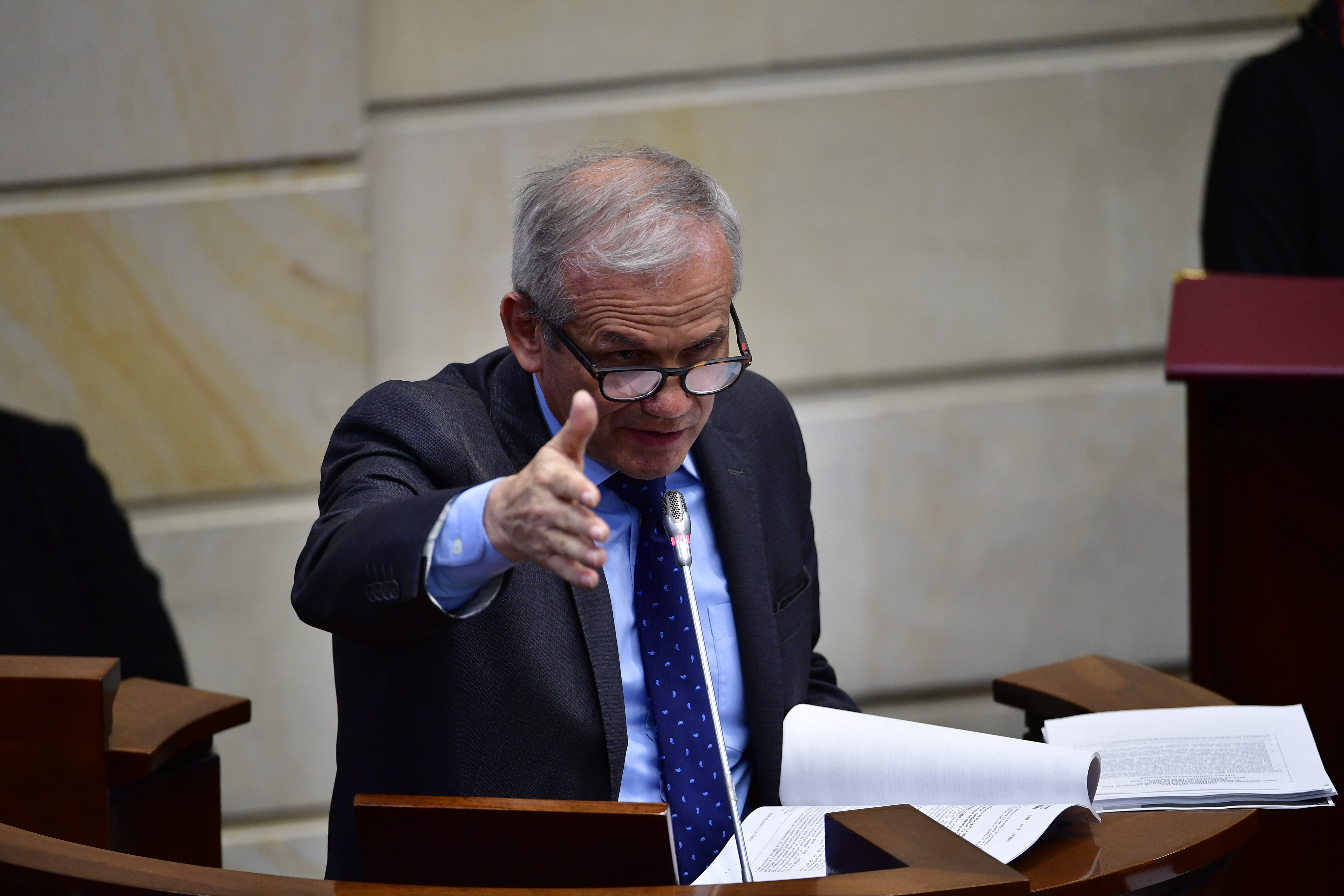 Director general de la Dirección Nacional de Inteligencia durante debate de control político en su contra