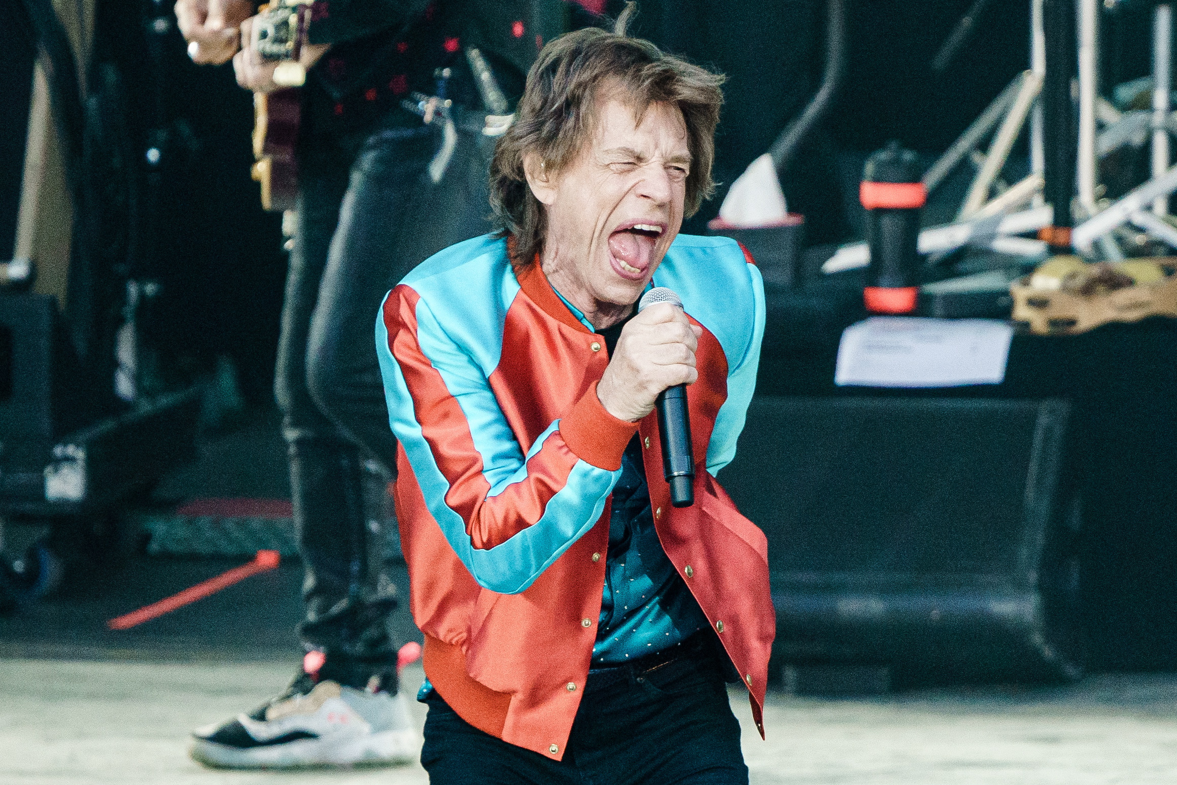 Berlin (Germany), 03/08/2022.- Lead vocalist Mick Jagger of the British band The Rolling Stones performs, at the Waldbuehne concert venue, in Berlin, Germany, 03 August 2022. The Stones already played venues in Munich and Gelsenkirchen during their 'Sixty' jubilee tour. (Alemania) EFE/EPA/CLEMENS BILAN