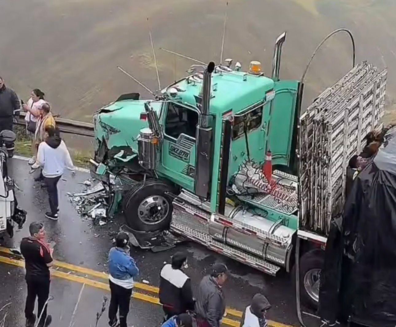 Accidente entre tractomula y camión dejó un muerto y dos heridos en Santander
