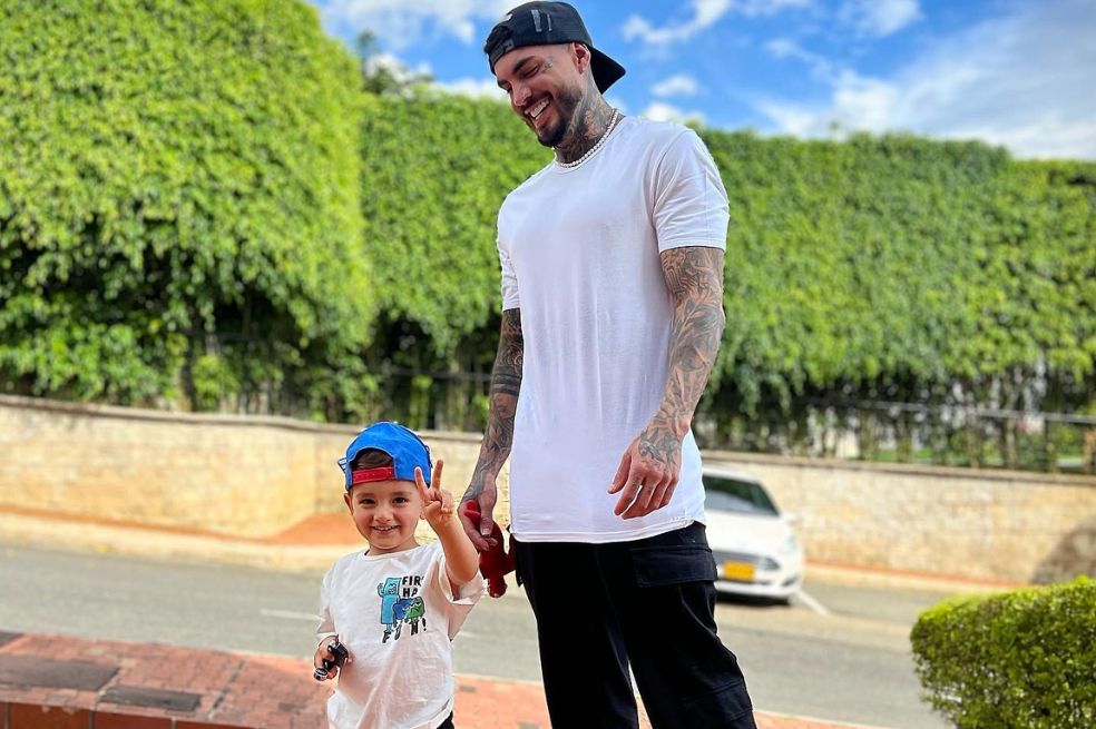 Video: Mateo Carvajal y su hijo están listos para Halloween con “idea barata”
