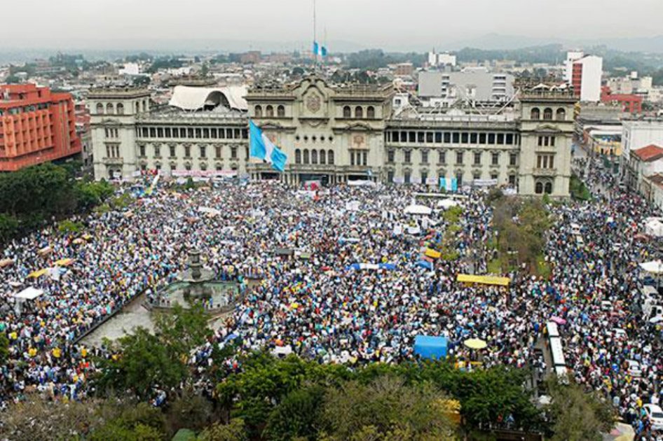 Pese a protestas, Presidente de Guatemala descarta renunciar por escándalos de corrupción