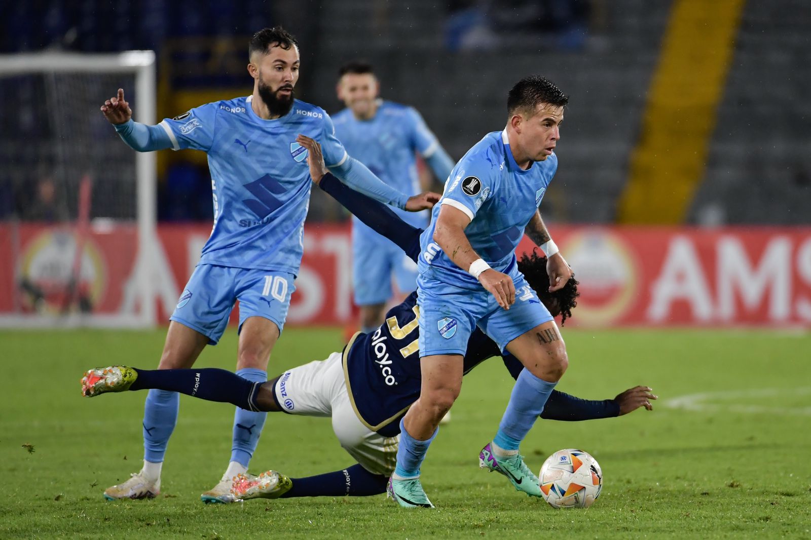 Acostumbrados a la altura, los jugadores de Bolívar lograron un buen desempeño en el césped de El Campín.
