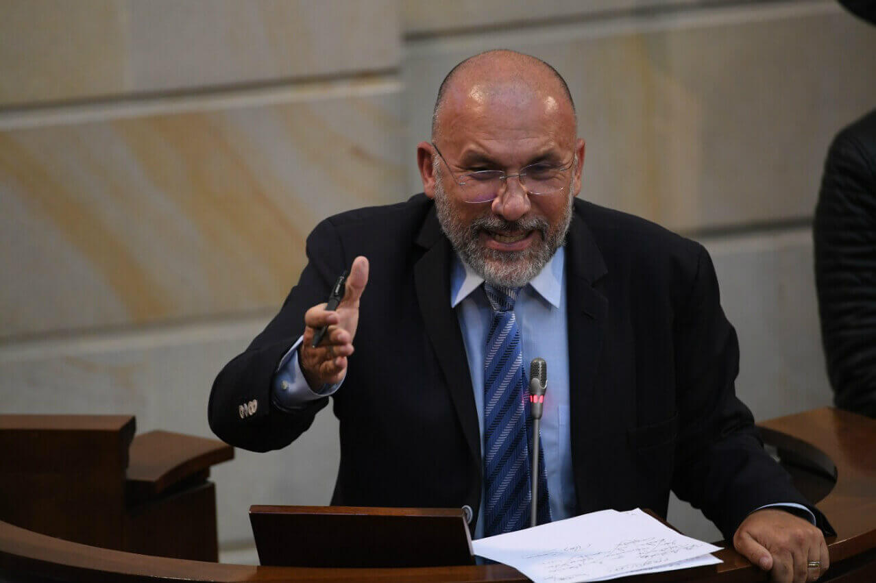 Roy Barreras denuncia que el Plan de Desarrollo fue aprobado ilegalmente en el Senado