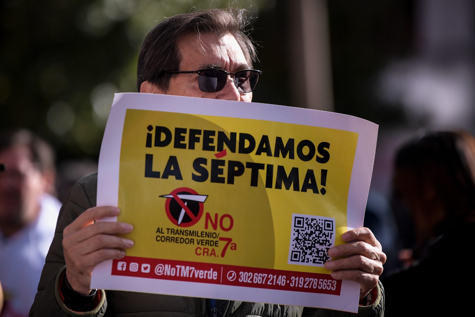 Vecinos de la carrera séptima, en Bogotá, salieron a protestar contra el proyecto.
