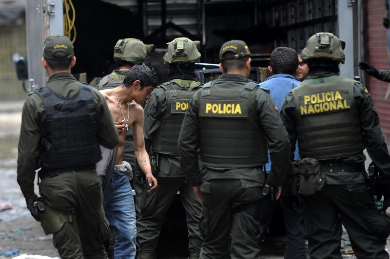 Choque de versiones sobre presuntos excesos contra habitantes de calle en Bogotá
