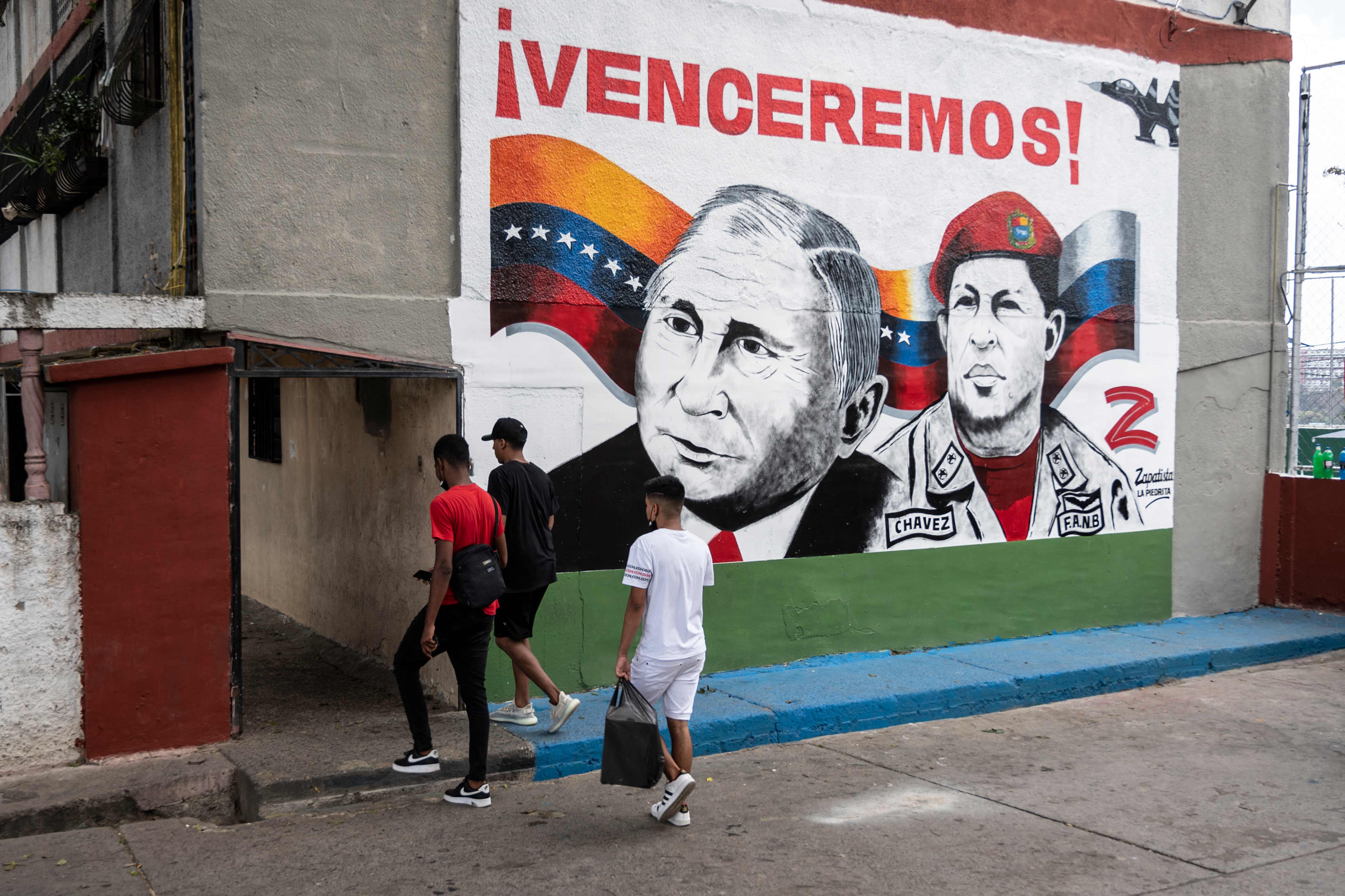 Con un mural, chavistas en Caracas dicen ‘gracias, Rusia’ y apoyan a Putin
