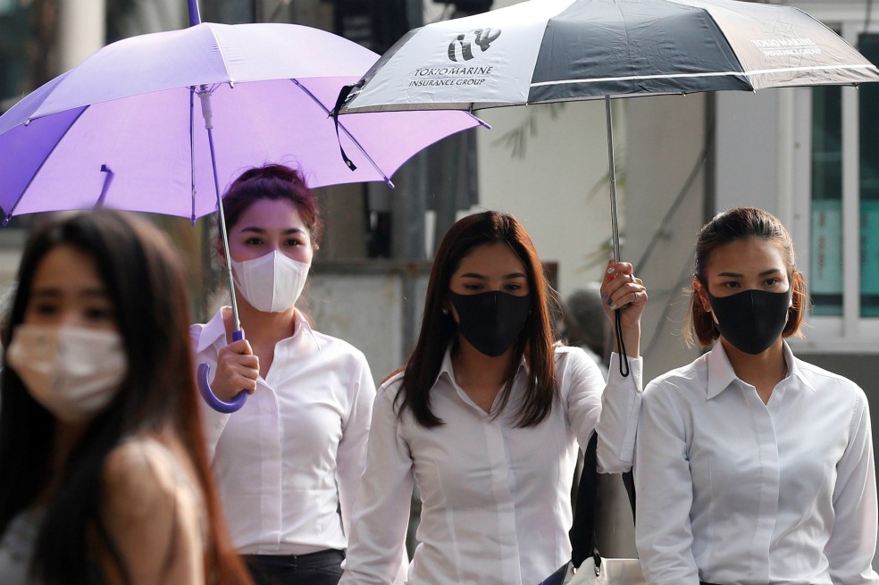 Lluvia artificial para combatir la contaminación del aire en Bangkok (Tailandia)