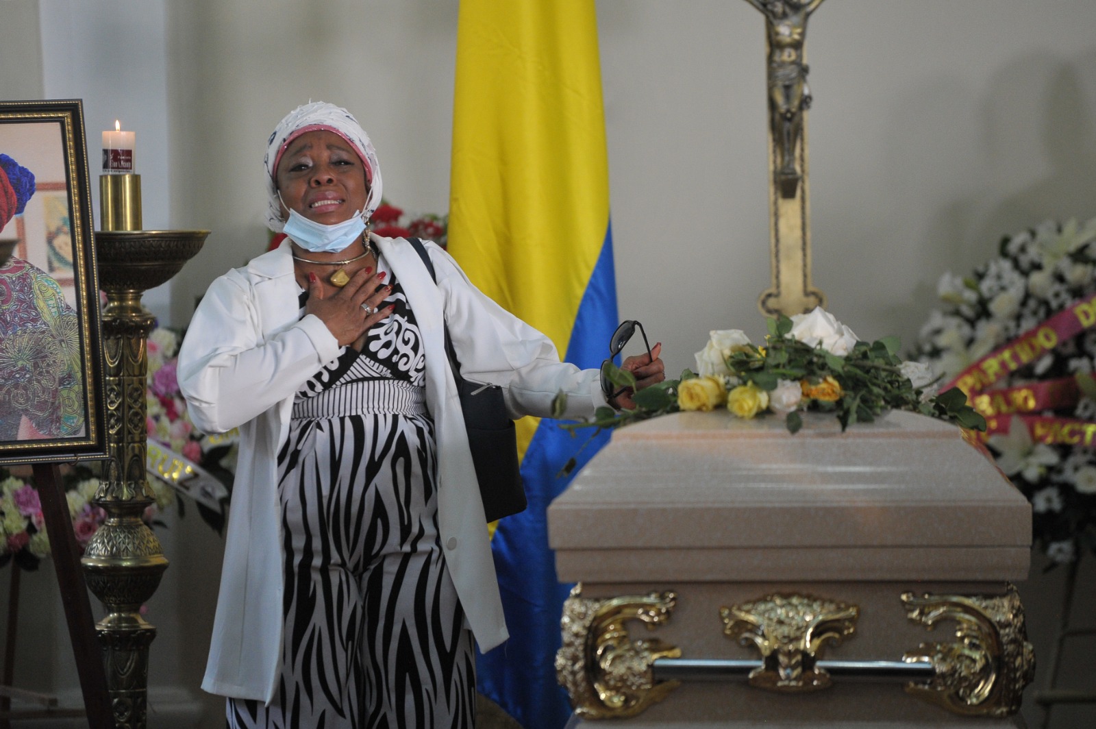 El cuerpo de la senadora del Pacto Histórico llegó primero a Quibdó (Chocó) el pasado domingo, donde se celebró una eucaristía en la Iglesia Catedral y una velación en el Concejo Municipal.