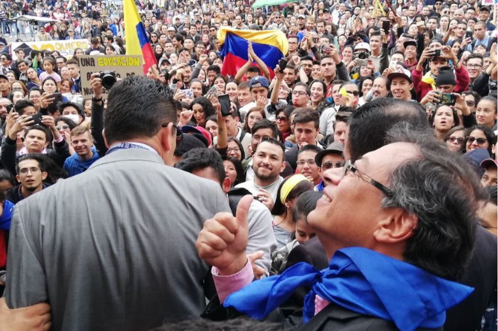 Críticas a Petro por intervenir durante la manifestación estudiantil
